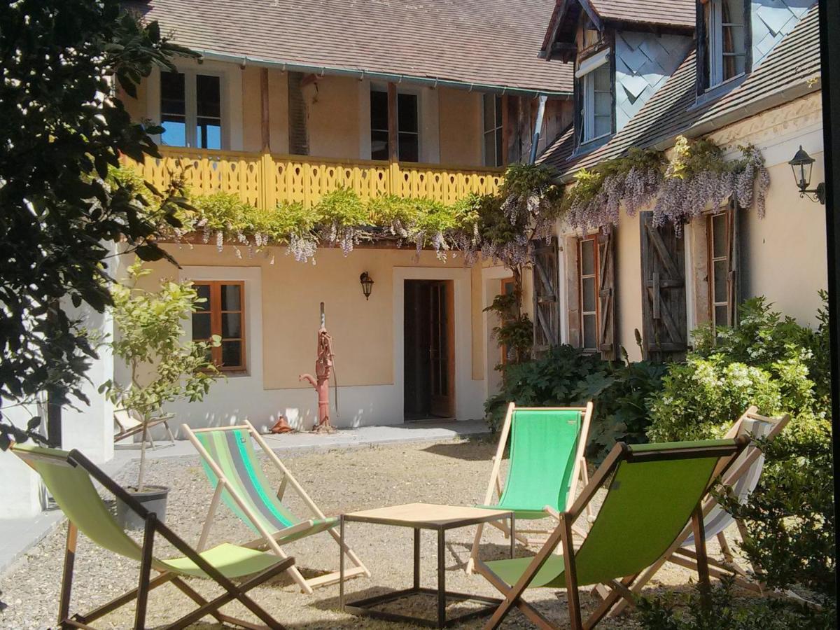 De L'Autre Cote Bed & Breakfast Garlin Exterior photo