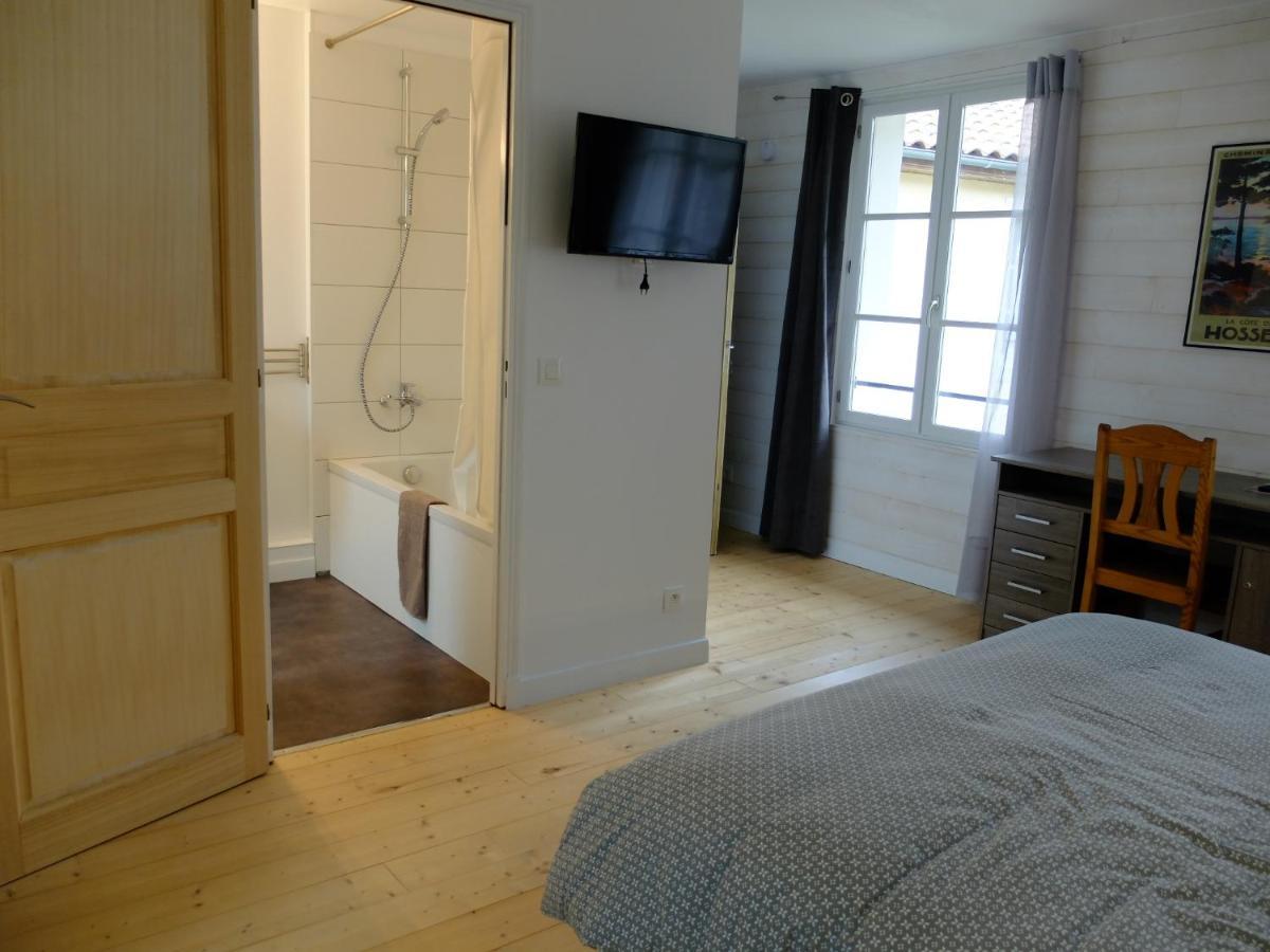 De L'Autre Cote Bed & Breakfast Garlin Exterior photo
